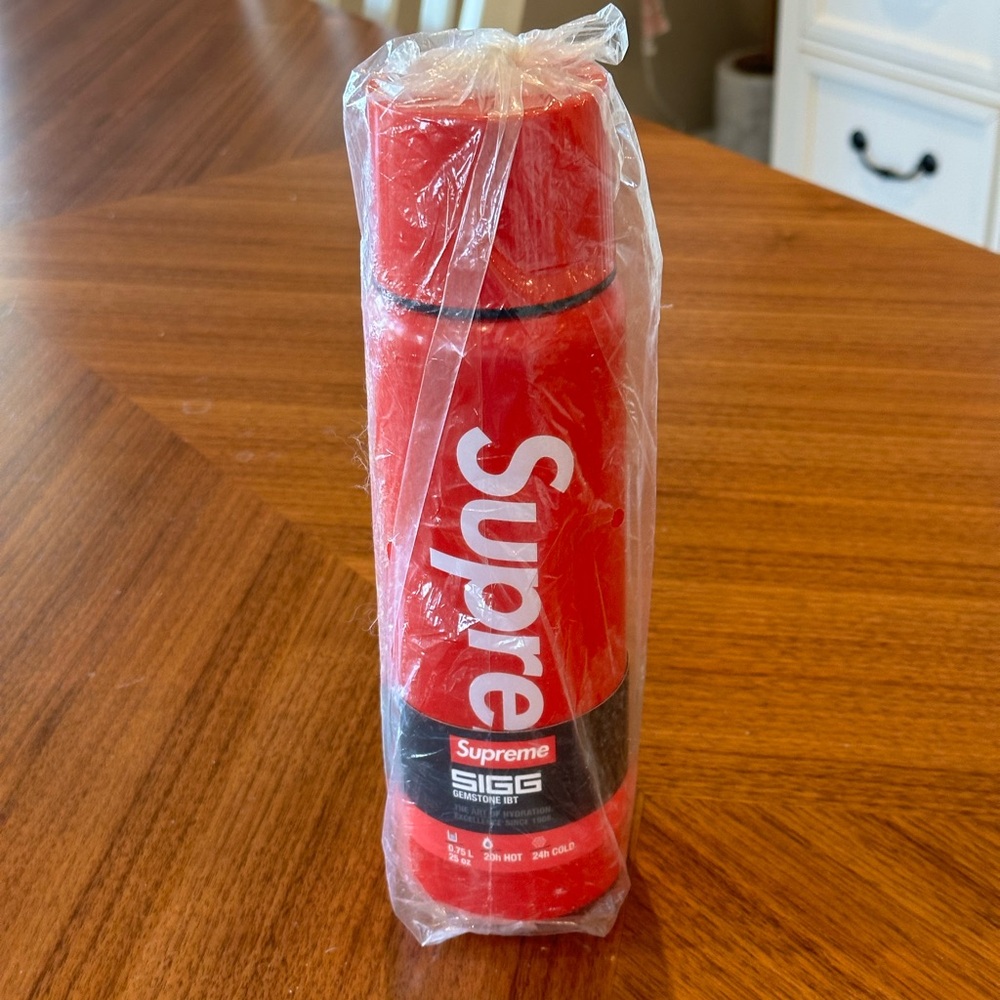 Brand new Supreme Sigg water bottle!!